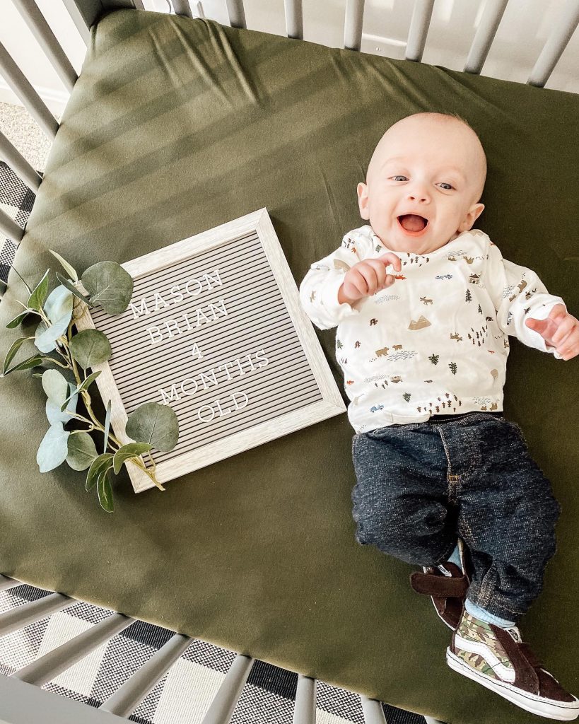 baby monthly photo idea