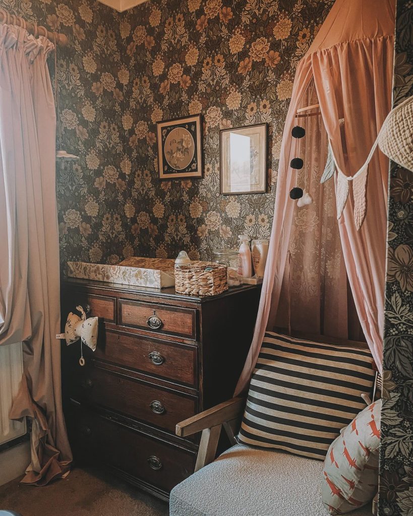 vintage wallpaper for nursery